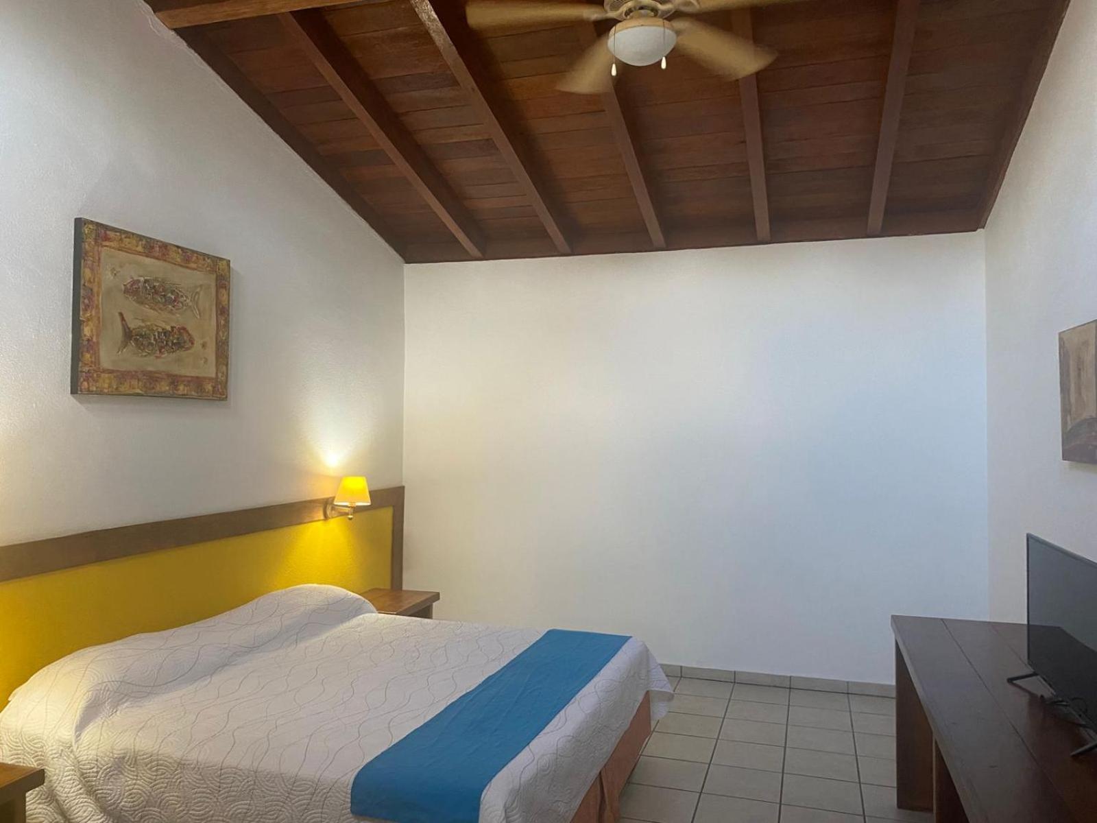 Hotel Pez Vela Manzanillo Exterior photo