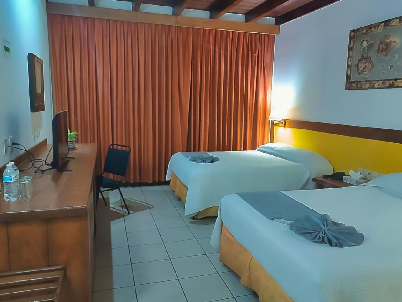 Hotel Pez Vela Manzanillo Exterior photo